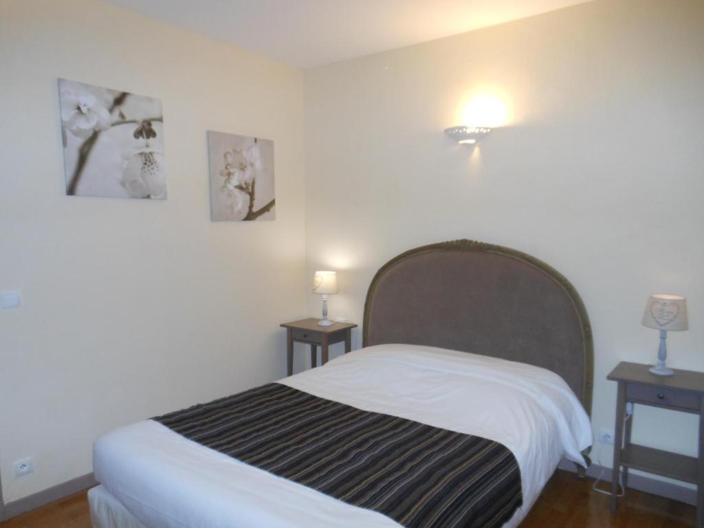 Logis - Hotel Restaurant L'Ecu De France Malesherbes Pokoj fotografie